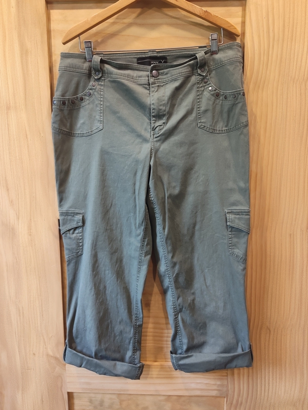 Venezia Women's Olive Green Utility Cargo Capris with Stud Detail | Sz 16